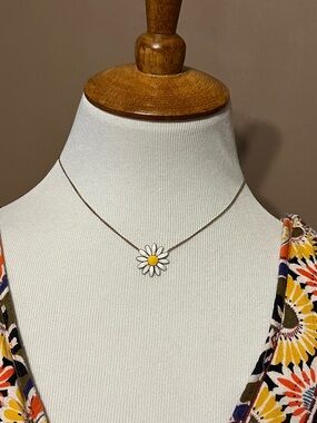 Vintage Daisy Necklace